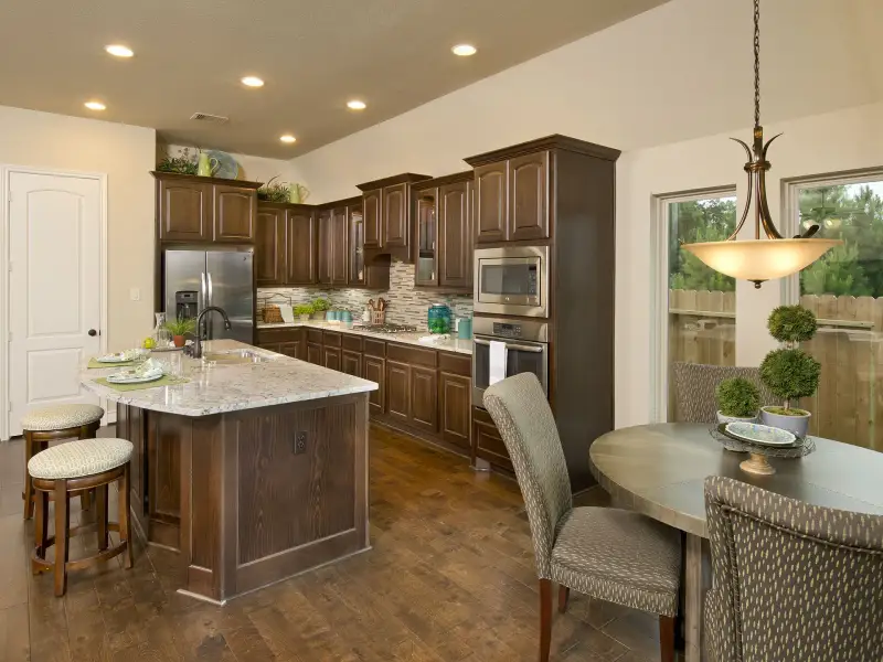 Representative furnished interior of a home built from the 2935W by Perry Homes in Briarley, Montgomery (Image 27).