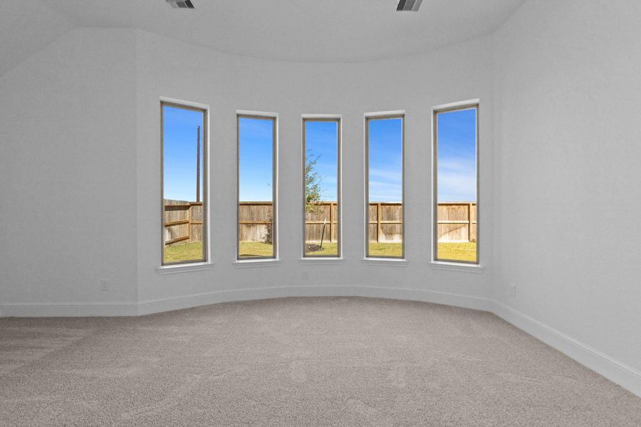 Spacious, unfurnished interior of a new home in Valencia 70', Manvel (Image 30).