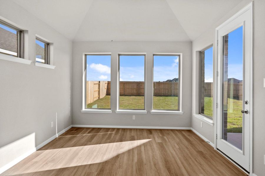 Spacious, unfurnished interior of a new home in The Meadows at Imperial Oaks 60', Conroe (Image 18).