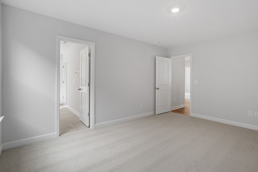 Spacious, unfurnished interior of a new home in Georgias Landing, Raleigh (Image 33).