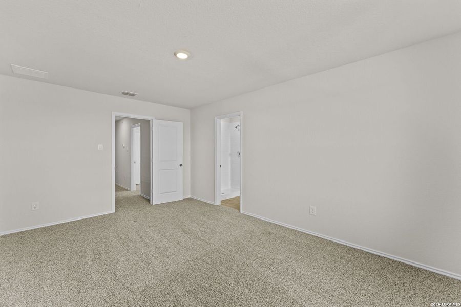 Spacious, unfurnished interior of a new home in Swenson Heights, Seguin (Image 16).