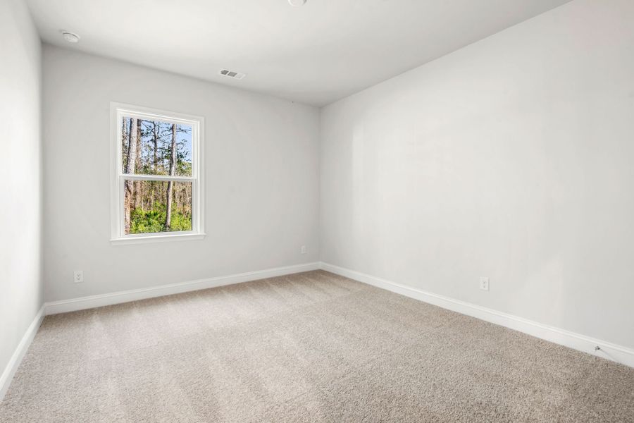 Spacious, unfurnished interior of a new home in Waterways, Richmond Hill (Image 15).