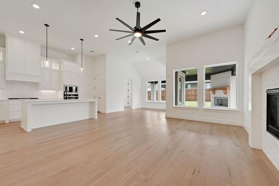 Spacious, unfurnished interior of a new home in Tavolo Park, Fort Worth (Image 17).
