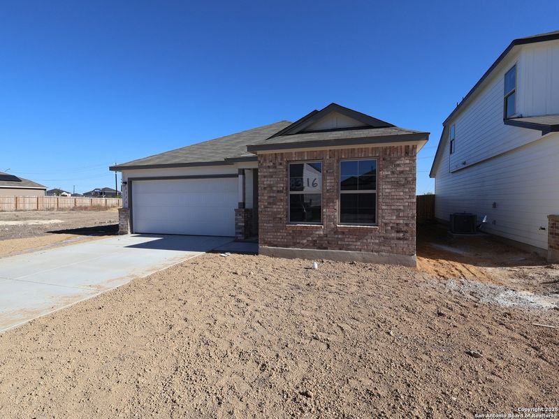 Image 19 of a home in Agave.