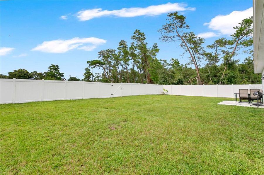 Exterior details and patio area of a home in , Ocala (Image 4).