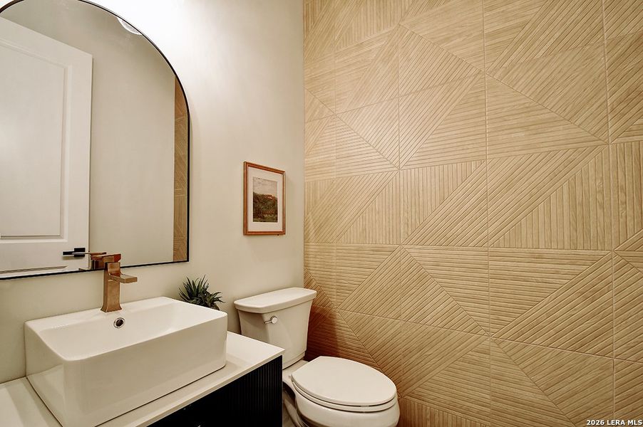 Furnished interior view inside a new home in , Bandera (Image 18).