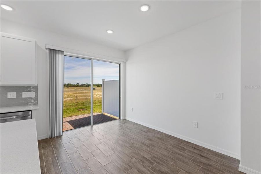 Spacious, unfurnished interior of a new home in , Orange City (Image 9).
