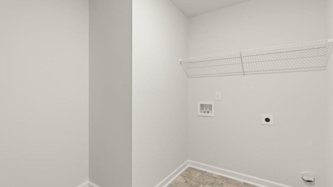 Spacious, unfurnished interior of a new home in Falcon Landing, Gainesville (Image 15).