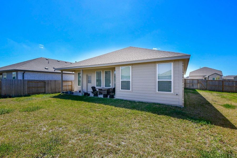 Spacious Backyard Spacious Backyard