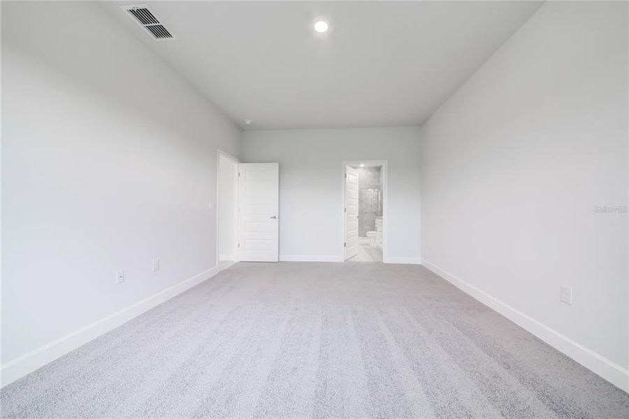 Spacious, unfurnished interior of a new home in Aviary at Rutland Ranch, Parrish (Image 12).