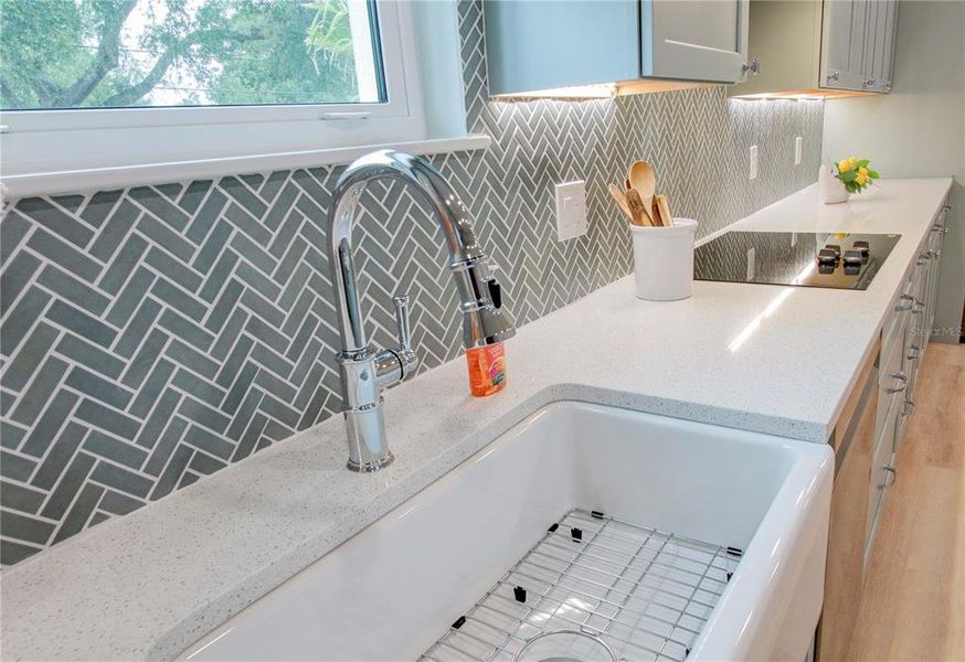 Herringbone tile pattern