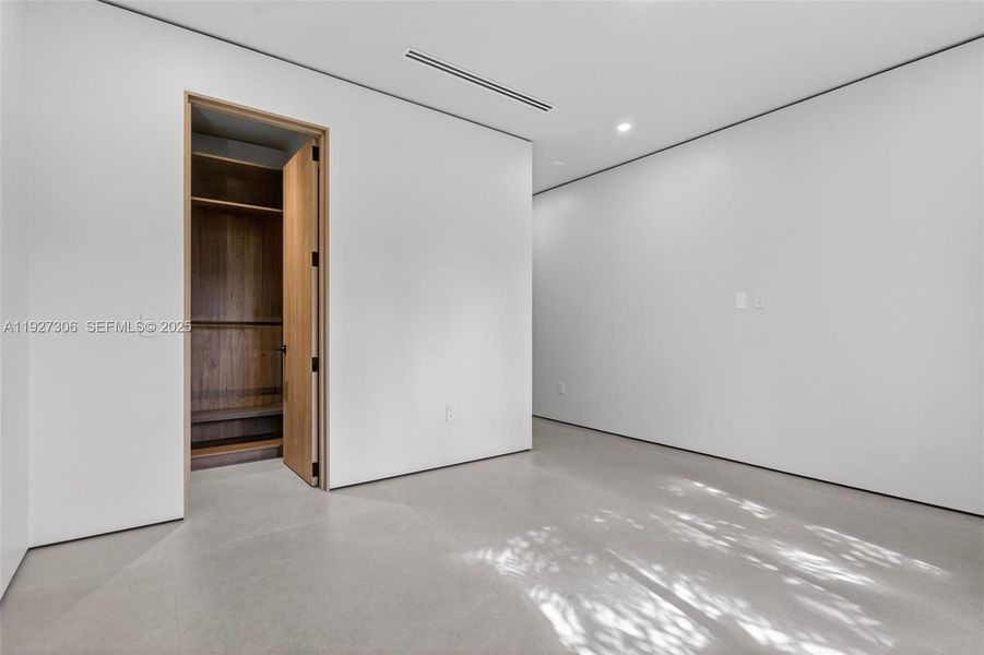 Spacious, unfurnished interior of a new home in , Biscayne Park (Image 23).