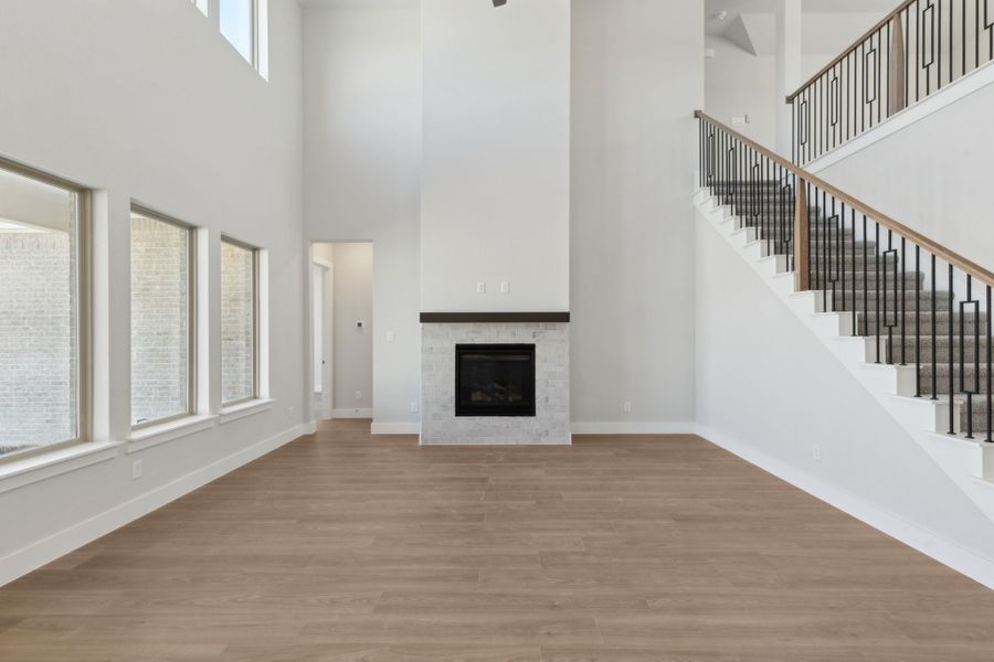 Spacious, unfurnished interior of a new home in Painted Tree Lakeside, McKinney (Image 17).