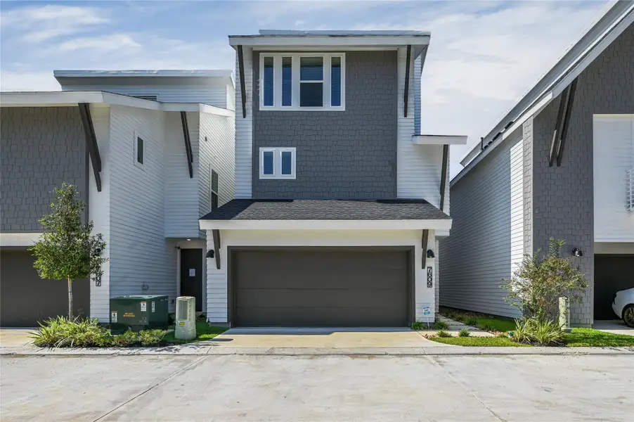Exterior details and patio area of a home in , Houston (Image 3).