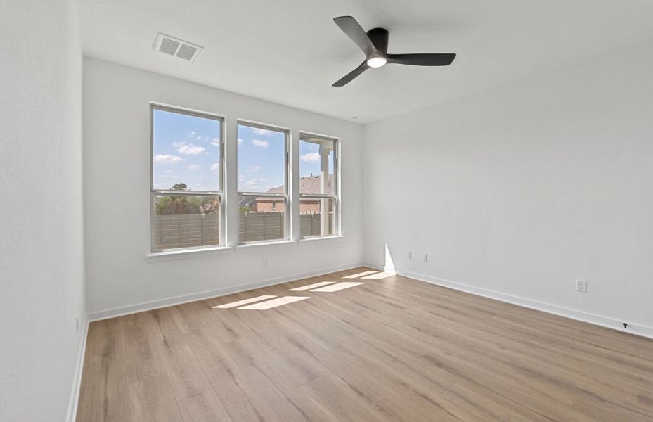 Spacious, unfurnished interior of a new home in Wolf Ranch, Georgetown (Image 22).