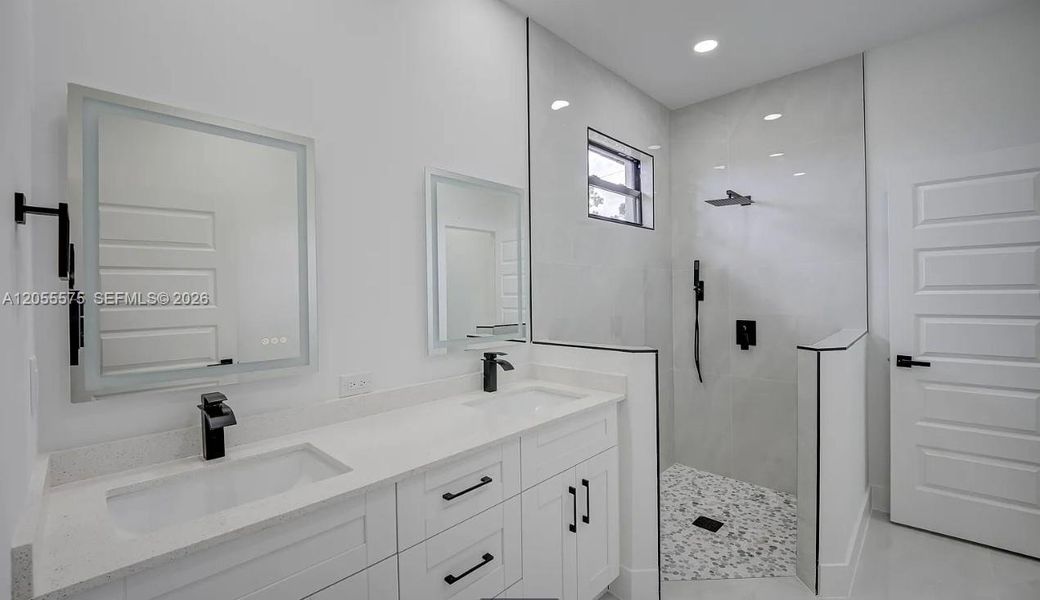 Furnished interior view inside a new home in , Lehigh Acres (Image 8).