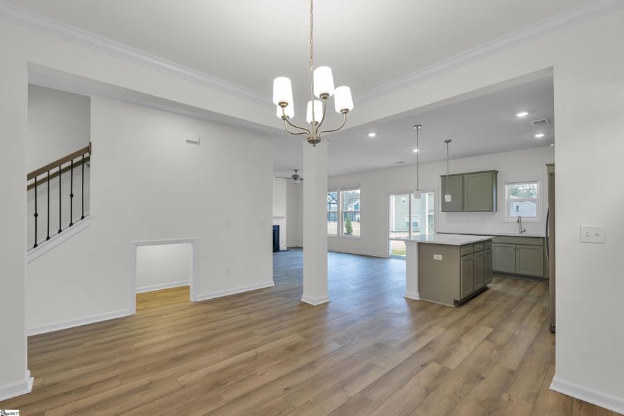 Spacious, unfurnished interior of a new home in Sedona, Greenville (Image 11).
