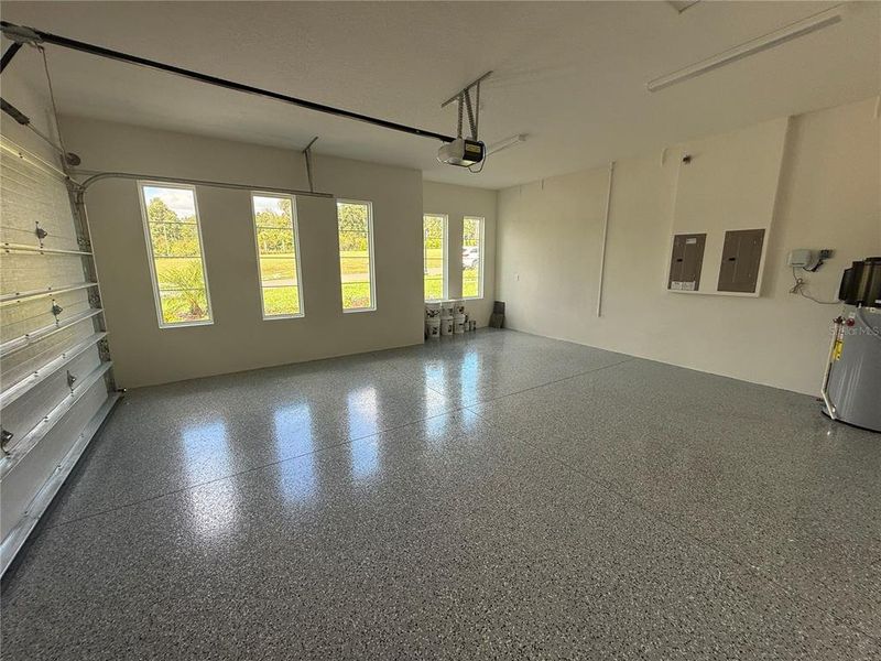 Spacious, unfurnished interior of a new home in West Hill Estates, Dade City (Image 16).
