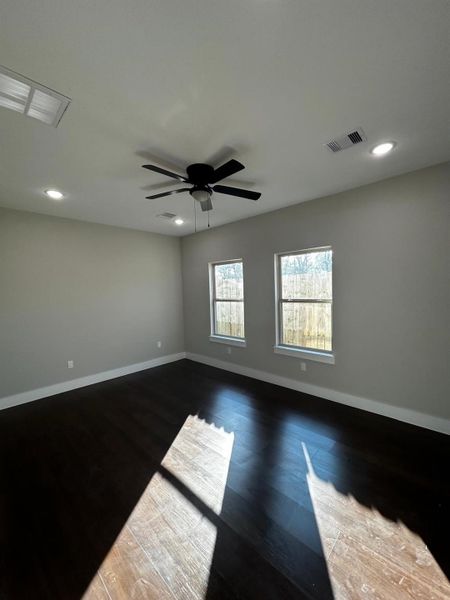 Spacious, unfurnished interior of a new home in , Conroe (Image 8).