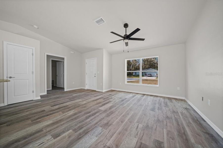 Spacious, unfurnished interior of a new home in , Citrus Springs (Image 15).