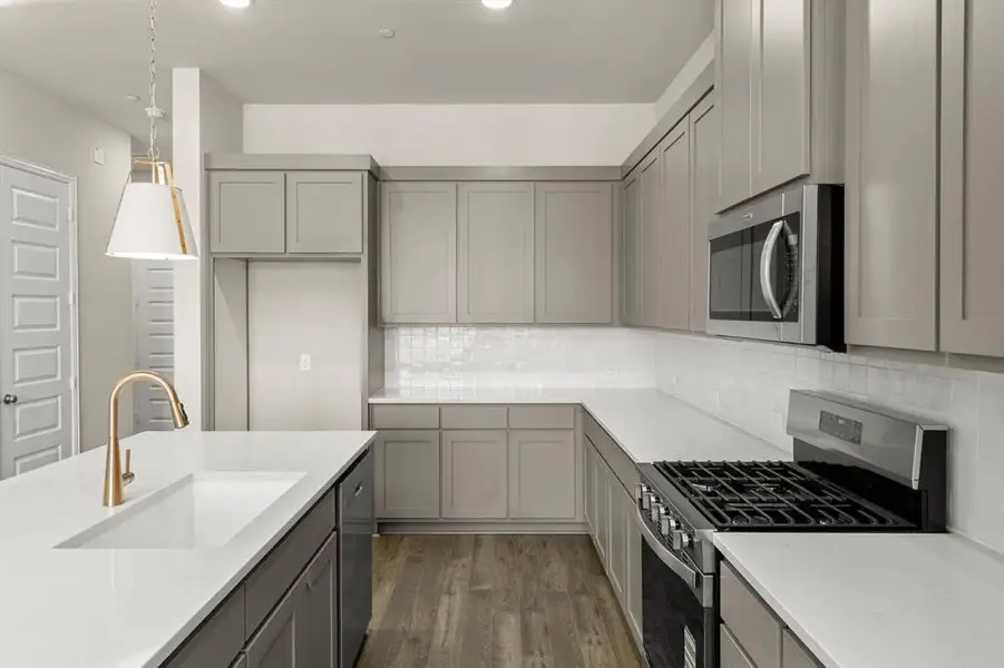 10. 3904 Keya - Kitchen (4)