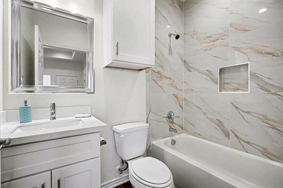 Beautifully designed bathroom space! Beautifully designed bathroom space!