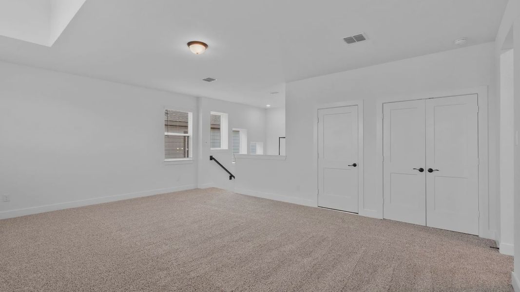 Spacious, unfurnished interior of a new home in Wildrye 45', Waller (Image 19).