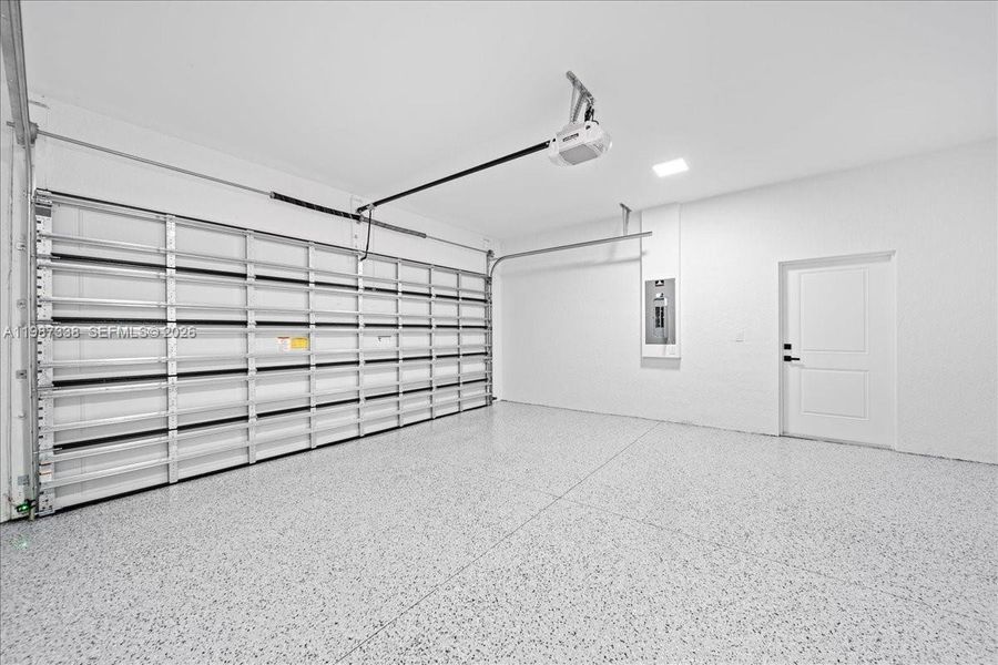 Spacious, unfurnished interior of a new home in , Lehigh Acres (Image 28).