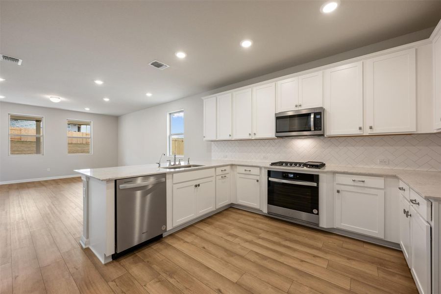Photos are representative images and renderings for illustrative purposes only. Actual structural options and design images of the home may vary.