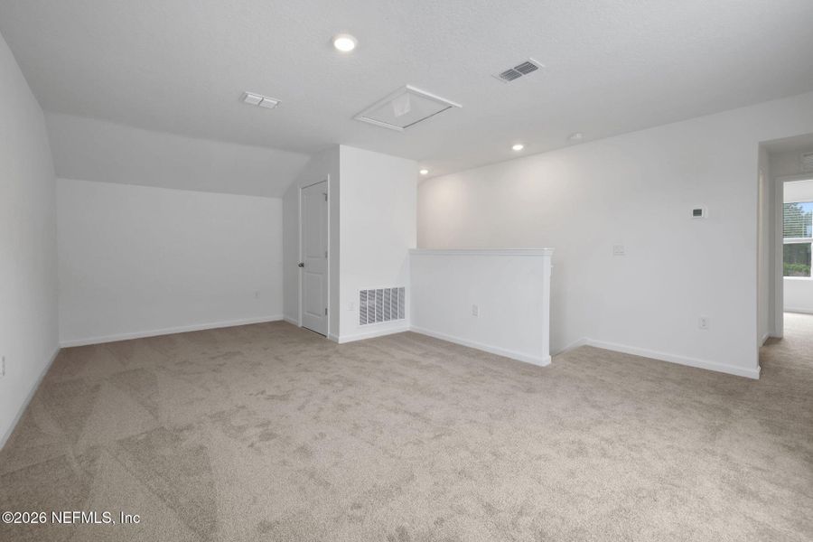 Spacious, unfurnished interior of a new home in Amberly, Green Cove Springs (Image 33).