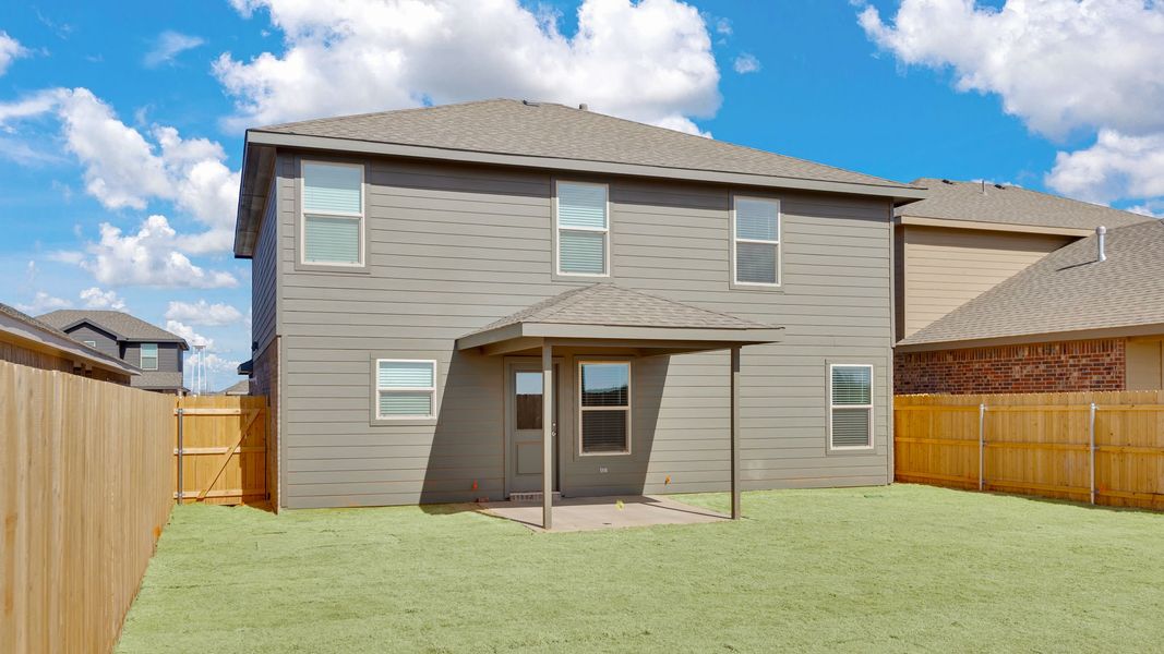 Exterior details and patio area of a home in Overlook West, Wolfforth (Image 15).