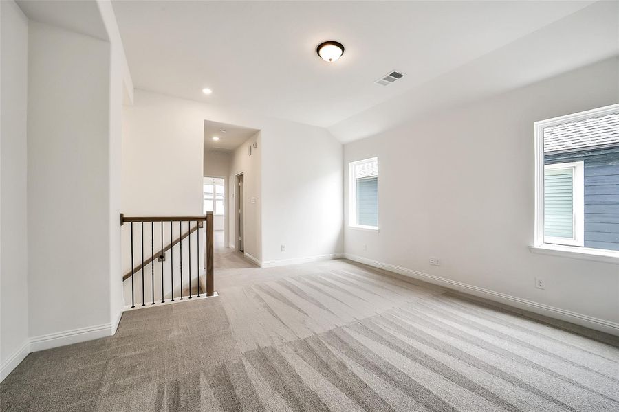 Spacious, unfurnished interior of a new home in Sienna 40', Missouri City (Image 20). Spacious, unfurnished interior of a new home in Sienna 40', Missouri City (Image 20).