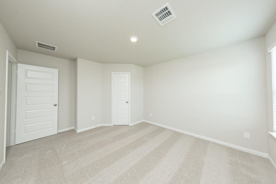 Spacious, unfurnished interior of a new home in Cliffstone Hills, Conroe (Image 19).