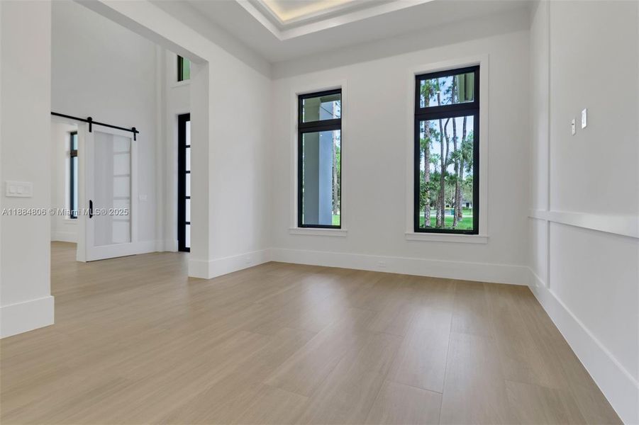 Spacious, unfurnished interior of a new home in , Naples (Image 31).