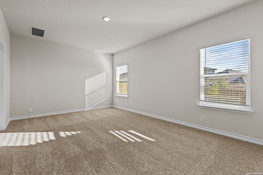 Spacious, unfurnished interior of a new home in Redbird Ranch, San Antonio (Image 28).