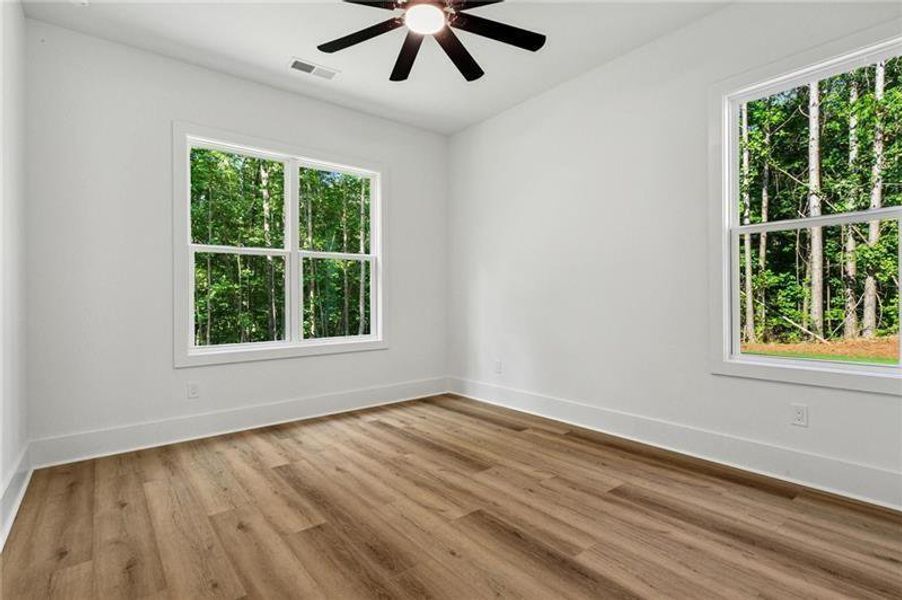 Spacious, unfurnished interior of a new home in , Jasper (Image 24).