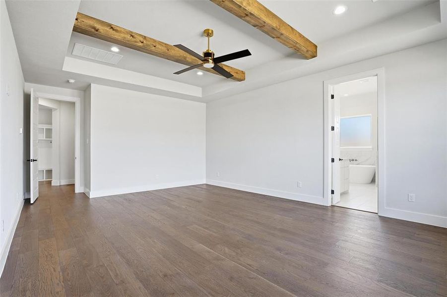 Spacious, unfurnished interior of a new home in Aledo Heights - Aledo ISD, Aledo (Image 28).