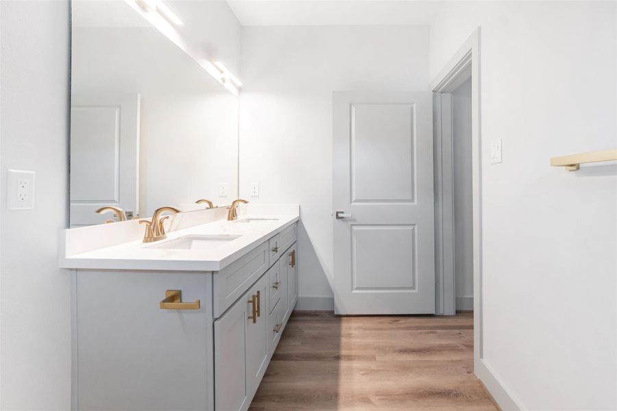 Image 11 of a home in Avenue Park.