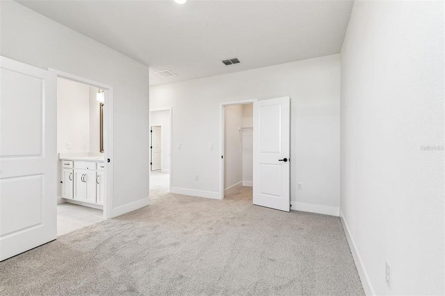 Spacious, unfurnished interior of a new home in Waterset Tradition Series, Apollo Beach (Image 37).