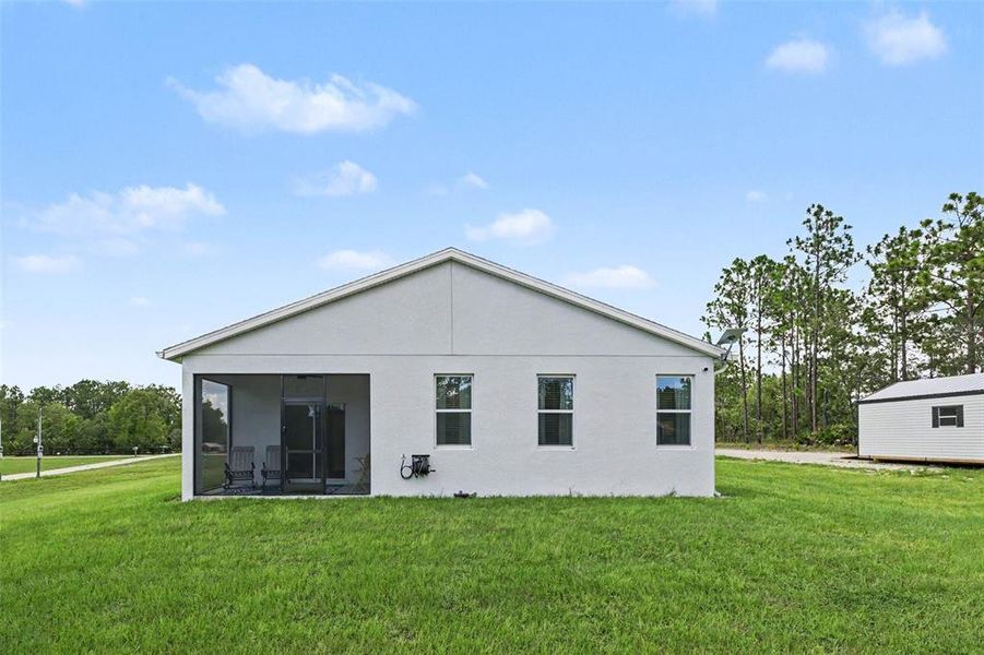 Exterior details and patio area of a home in , Dunnellon (Image 25).