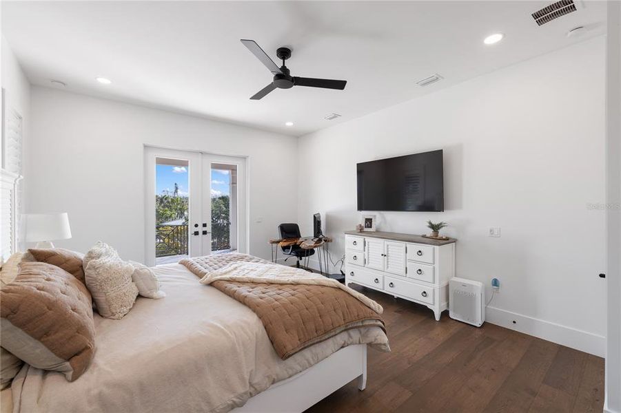 Furnished interior view inside a new home in , Sarasota (Image 69). Furnished interior view inside a new home in , Sarasota (Image 69).