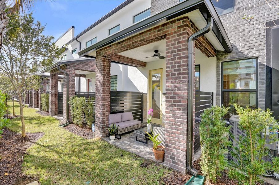 Exterior details and patio area of a home in , Plantation (Image 37).