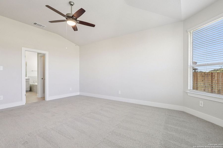 Spacious, unfurnished interior of a new home in Carmel Ranch, Schertz (Image 41).