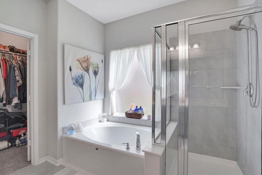 Soaking tub in the owner's suite.