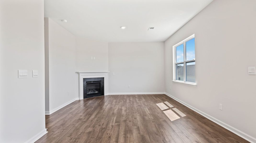 Spacious, unfurnished interior of a new home in Woodglen, Piedmont (Image 16).