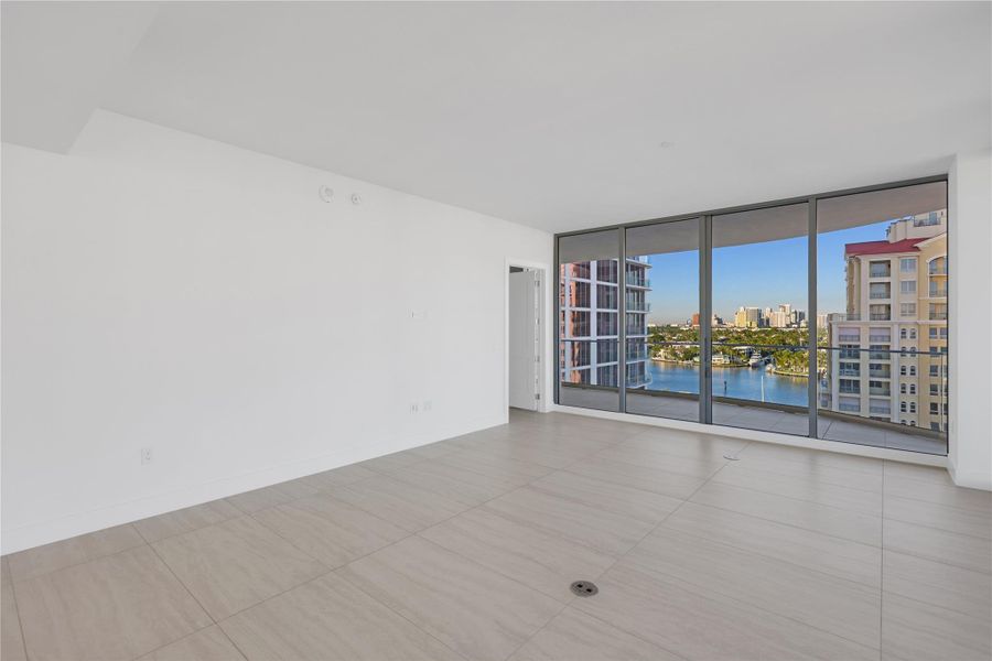 Spacious, unfurnished interior of a new home in , Fort Lauderdale (Image 22).