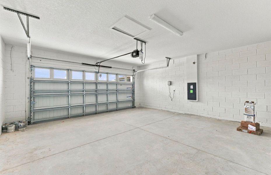 Spacious, unfurnished interior of a new home in Silverlake, Lake Alfred (Image 17).