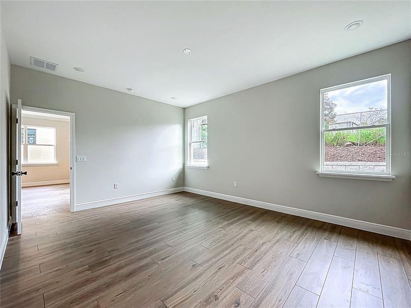 Spacious, unfurnished interior of a new home in , Eustis (Image 30).