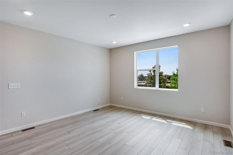 Spacious, unfurnished interior of a new home in Sugar Mill Village, Longmont (Image 36). Spacious, unfurnished interior of a new home in Sugar Mill Village, Longmont (Image 36).