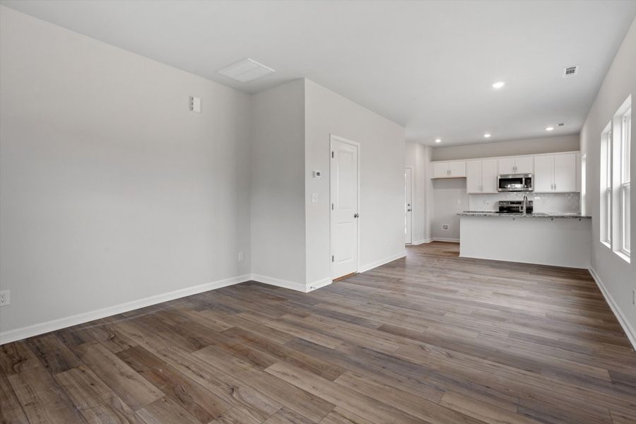 Spacious, unfurnished interior of a new home in Cambridge Reserve, Angier (Image 16).